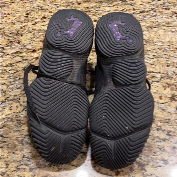 Lebron 16 - Picture 4 of 4